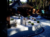 ogród z akcentem granitu…